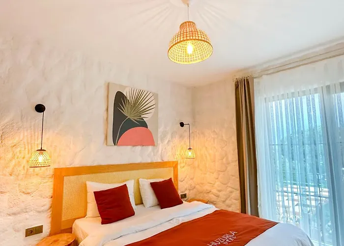 Hotel Huzurla *