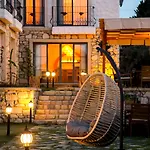 Huzurla Hotel